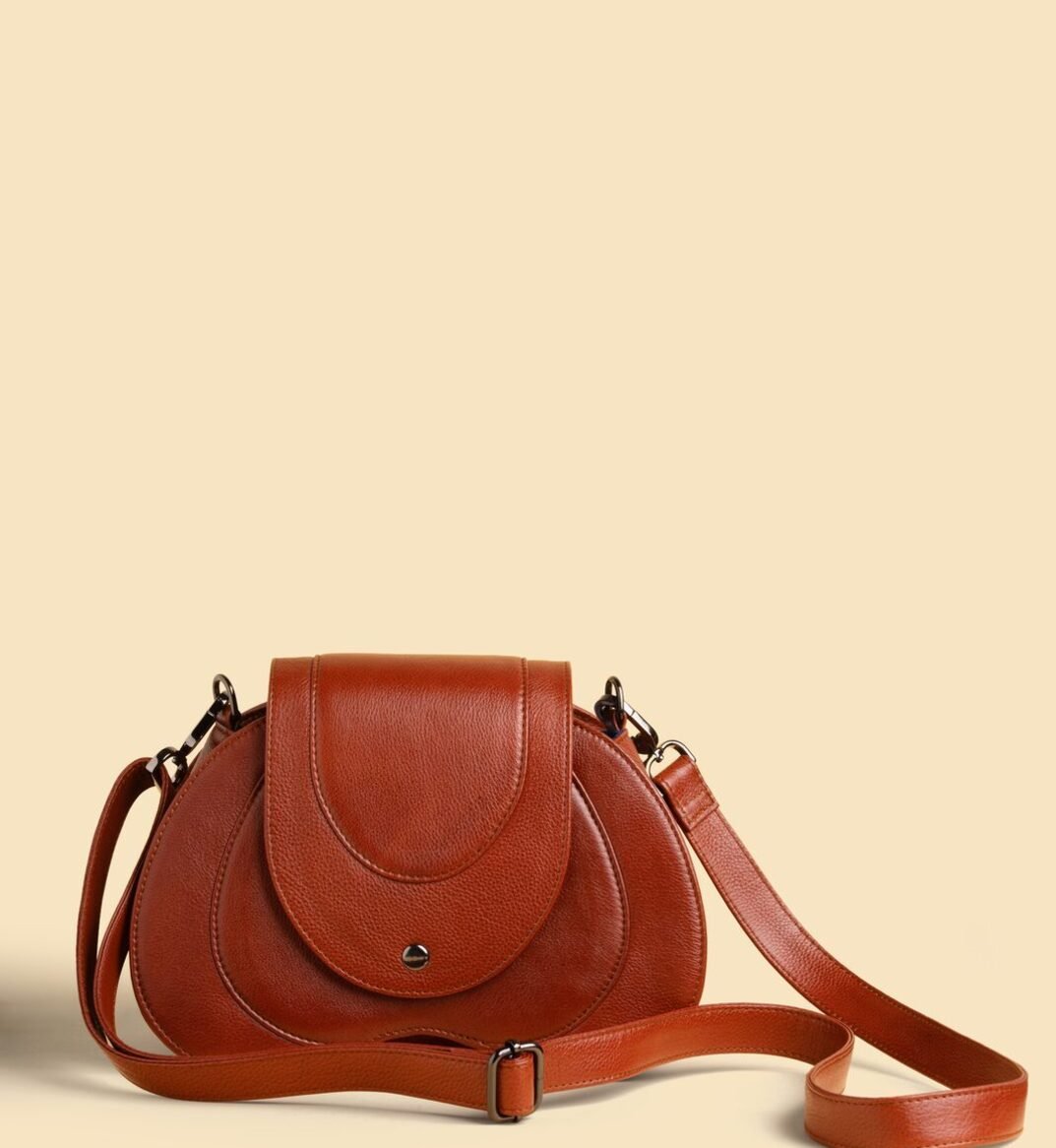 Crossbody leather handbags by Ardori