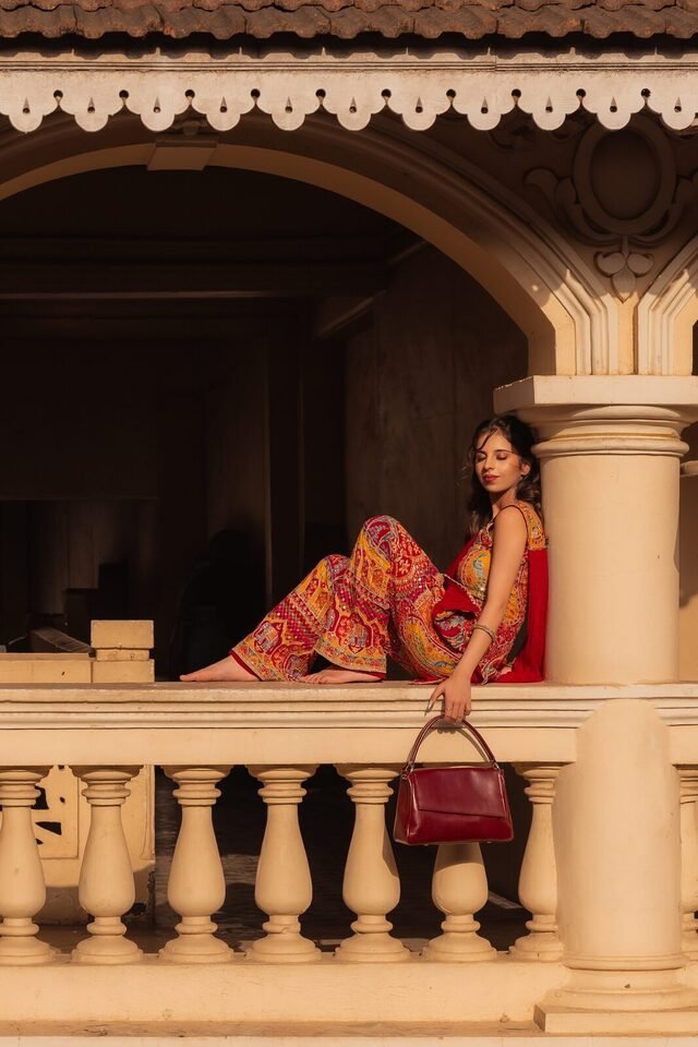 Ardori handbag in an Indian courtyard