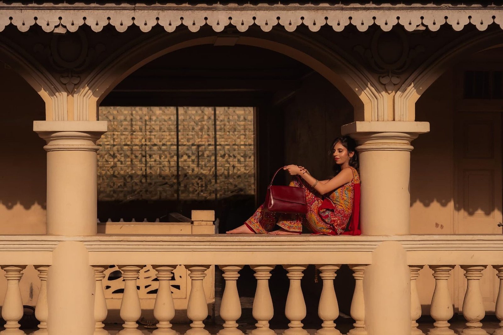 An Ardori handbag carried in an Indian courtyard