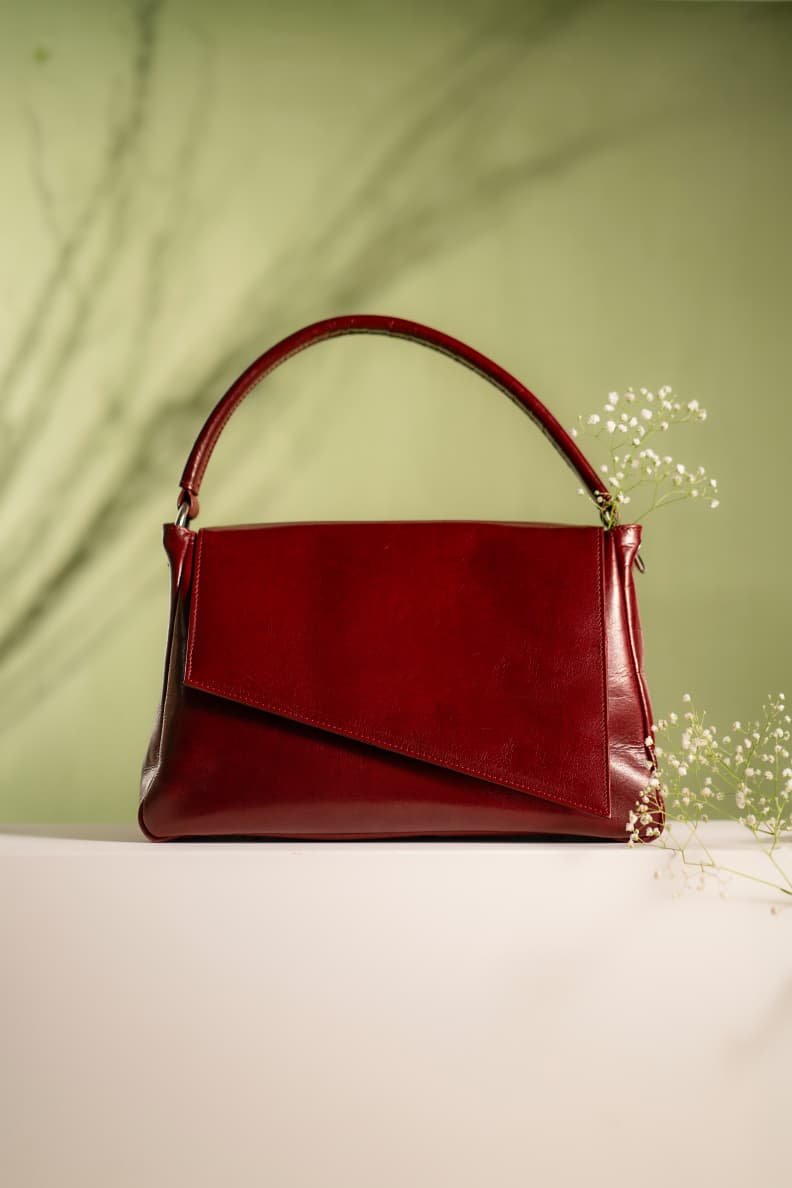Kaya handcrafted leather bag by Ardori
