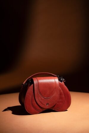 Kalika handcrafted leather bag by Ardori