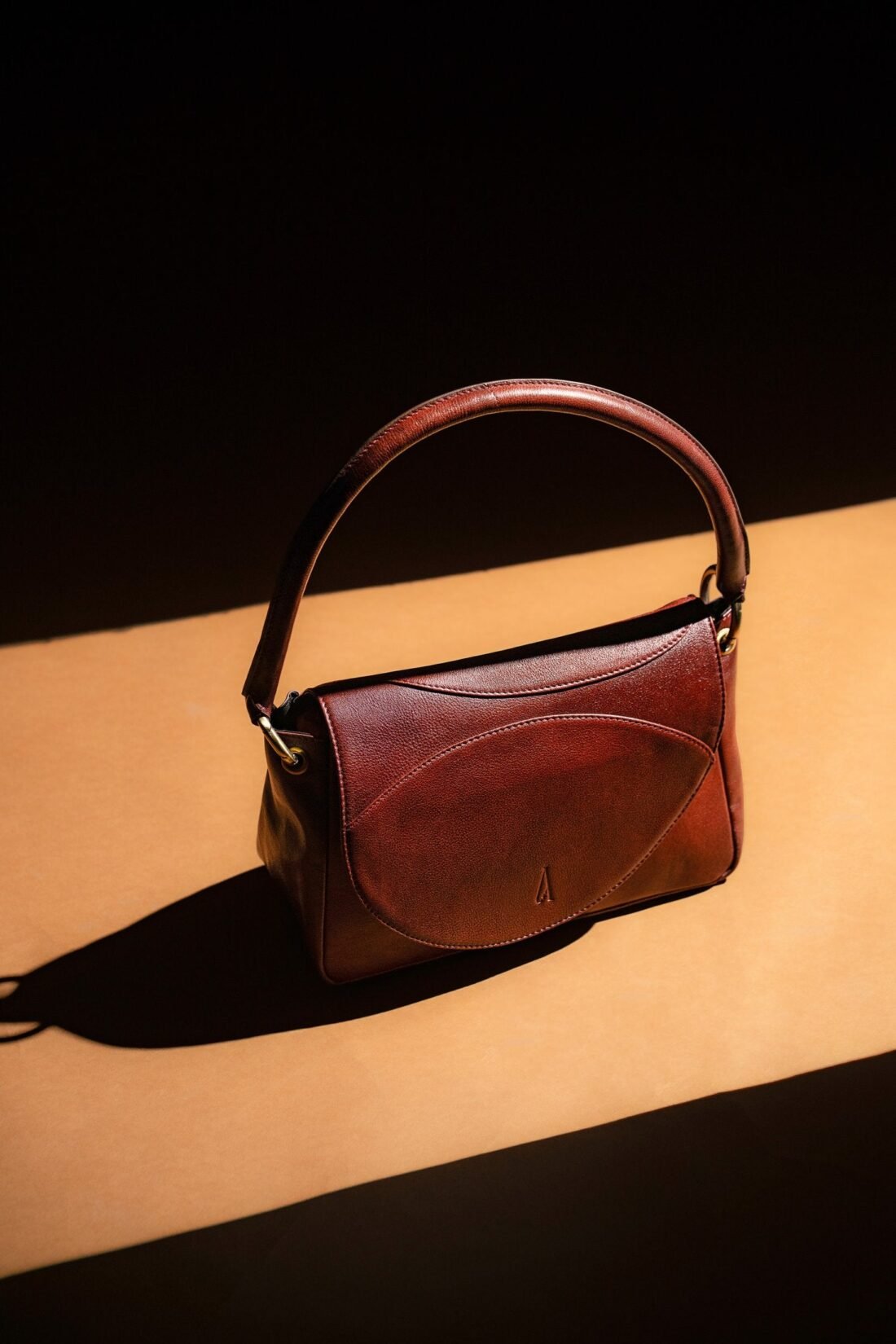Kumi handcrafted leather bag by Ardori