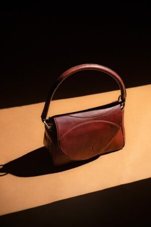 Kumi handcrafted leather bag by Ardori